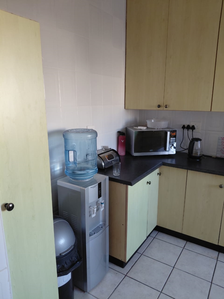 To Let 2 Bedroom Property for Rent in Summerstrand Eastern Cape